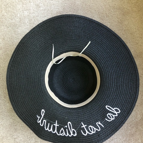 Statement straw hat ! NEW without tags ! - Picture 3 of 3